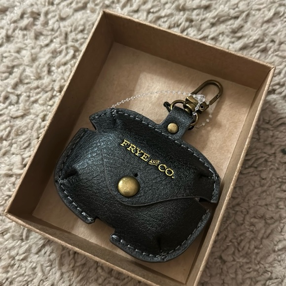 Frye And Co. Vegan Leather Earbud Case pro Pebbled black NEW - Picture 1 of 4
